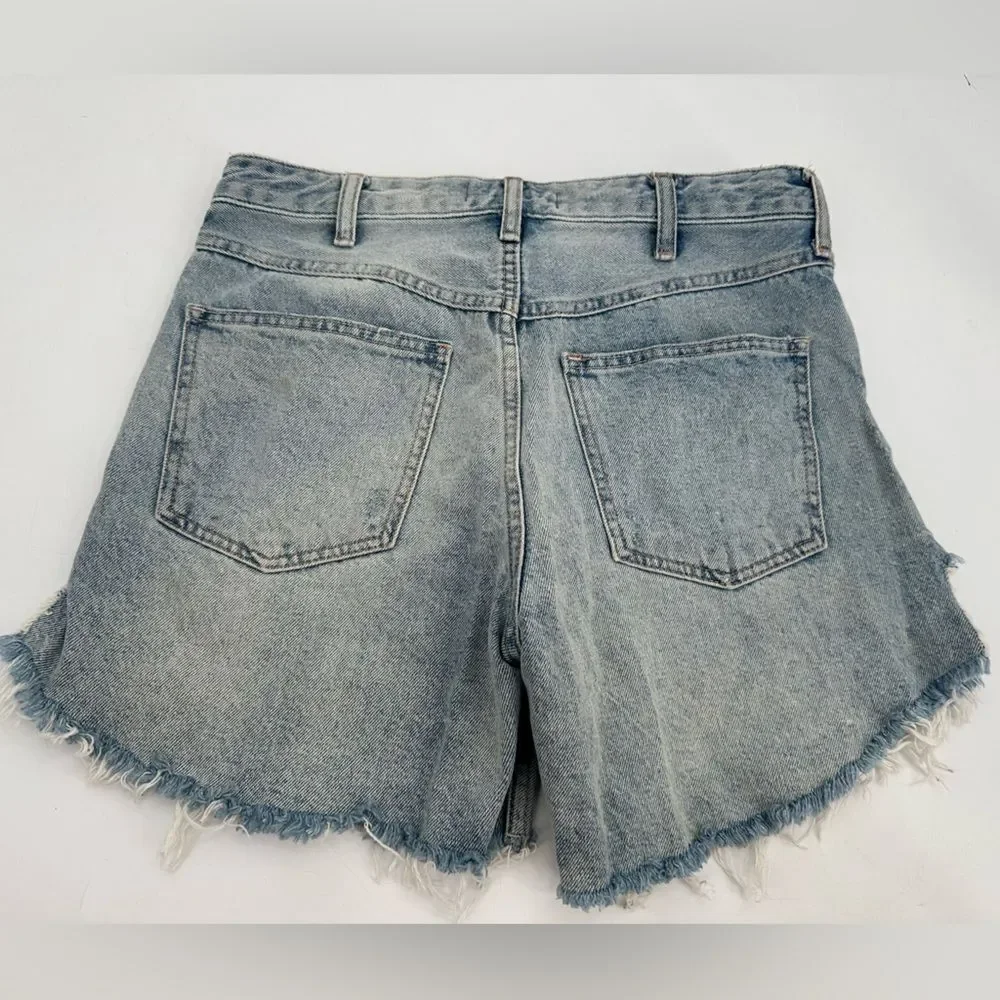 Free People Baggy Denim Tomboy Short in Above & Beyond Size 26